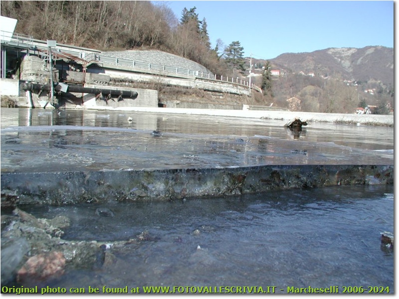 Il fiume Scrivia gelato - Savignone - 2002 - Paesi - Inverno - Olympus Camedia 3000