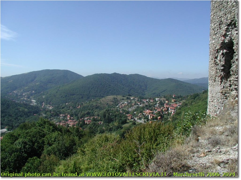 La frazione Gabbie di Savignone e la valle scrivia vista dal castello - Savignone - <2001 - Paesi - Estate - Olympus Camedia 3000