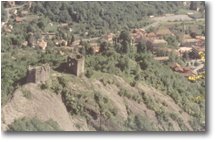 Foto Savignone - Paesi - Ruderi del Castello Fieschi e il borgo di Savignone
