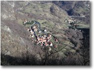 Foto Savignone - Paesi - Sorrivi fraz. di Savignone dal M. Maggio (dic. 2001)