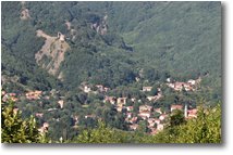 Foto Savignone - Paesi - Teleobietivo su Savignone e Castello Fieschi