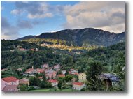 Foto Savignone - Paesi - Ultimo raggio di sole al tramonto su Savignone