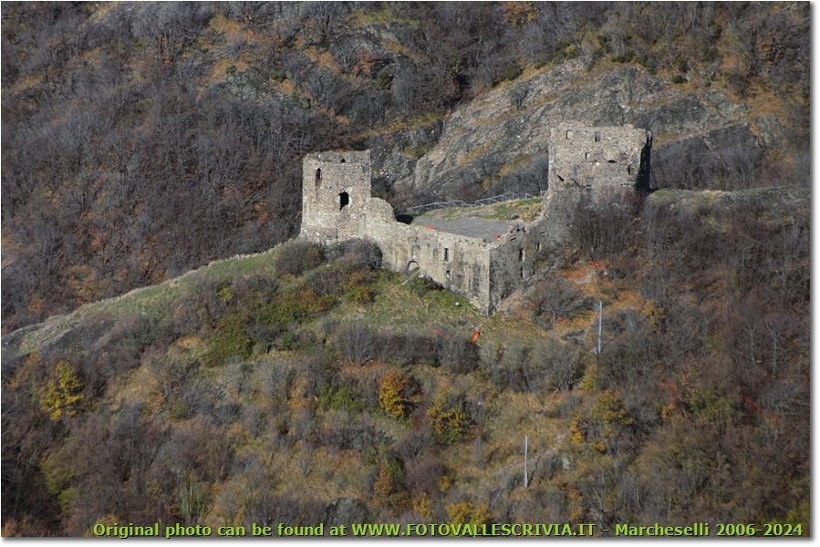 Una zoomata sulle rovine del Castello Fieschi di Savignone - Savignone - 2008 - Paesi - Inverno - Canon EOS 300D