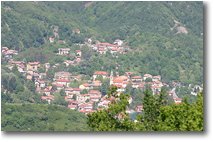 Foto Savignone - Paesi - Variazioni stagionali: il paese di Savignone  in maggio