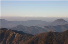  Aguzzando la vista, al di là dell’Appennino e delle nebbie della Padania, appaiono i monti tra il Cervino e il Rosa - Savignone - 2006 - Panorami - Inverno - Voto: 10   - Last Visit: 23/6/2022 15.3.56 