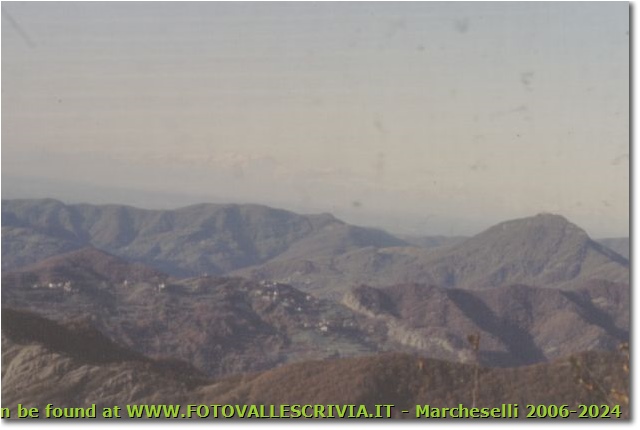 Bastia e Monte Reale (m. 902) dal M. Maggio - Savignone - <2001 - Panorami - Inverno - Scanner