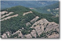 Fotografie Savignone - Panorami - Conglomerato e cappella del Monte Pianetto