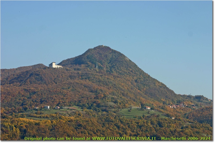 Il Monte Maggio e la Colonia (arch. Nardi Greco, 1933) - Savignone - 2008 - Panorami - Inverno - Canon EOS 300D