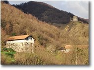 Foto Savignone - Panorami - Il torrione del Castello Fieschi