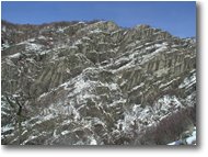 Fotografie Savignone - Panorami - Le rocce del M. Pianetto spolverate di neve