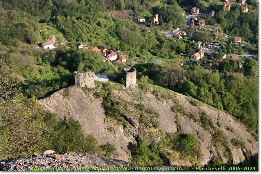 Le rovine del castello Fieschi (sec.XIII) - Savignone - 2009 - Panorami - Estate - Canon EOS 300D