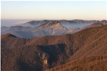  Mancano pochi giorni al solstizio d’inverno: luci al tramonto sul monte Reopasso - Savignone - 2006 - Panorami - Inverno - Voto: 9,5  - Last Visit: 21/1/2024 20.31.51 