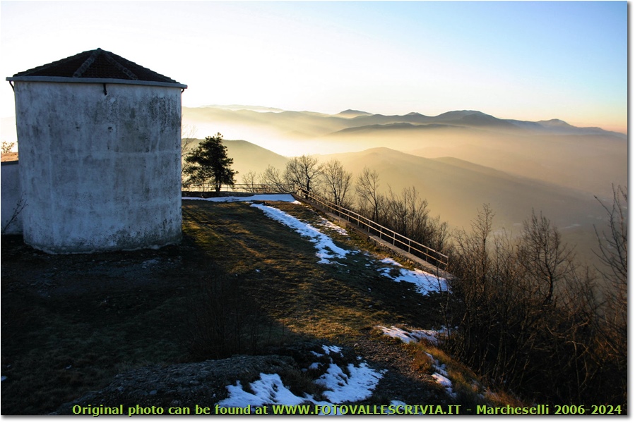 Nebbie al tramonto sul Passo Giovi e Bocchetta, dal Monte Maggio - Savignone - 2006 - Panorami - Inverno - Canon EOS 300D