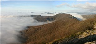  Panorama con  nebbia dal Monte Maggio - Savignone - 2006 - Panorami - Inverno - Voto: 9,57 - Last Visit: 25/5/2024 7.37.35 