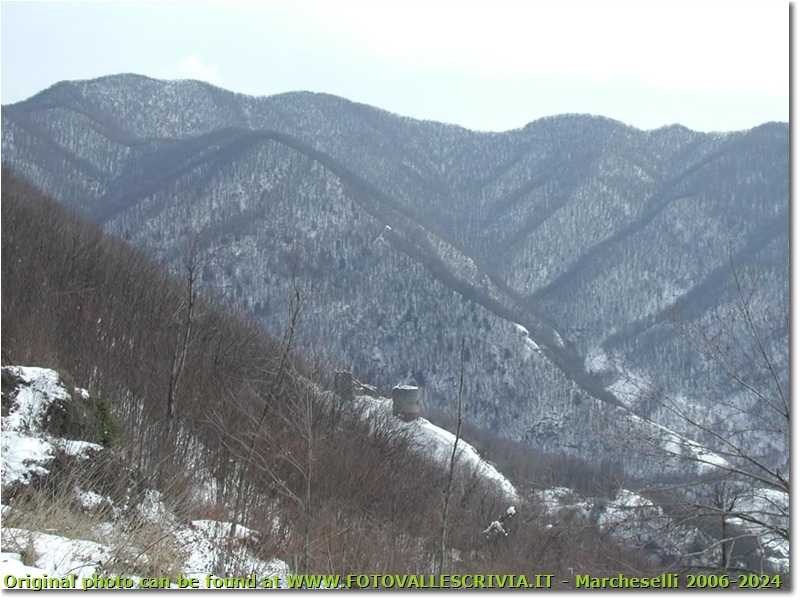 Ruderi del castello Fieschi e Costa Suià nella neve - Savignone - 2005 - Panorami - Inverno - Olympus Camedia 3000
