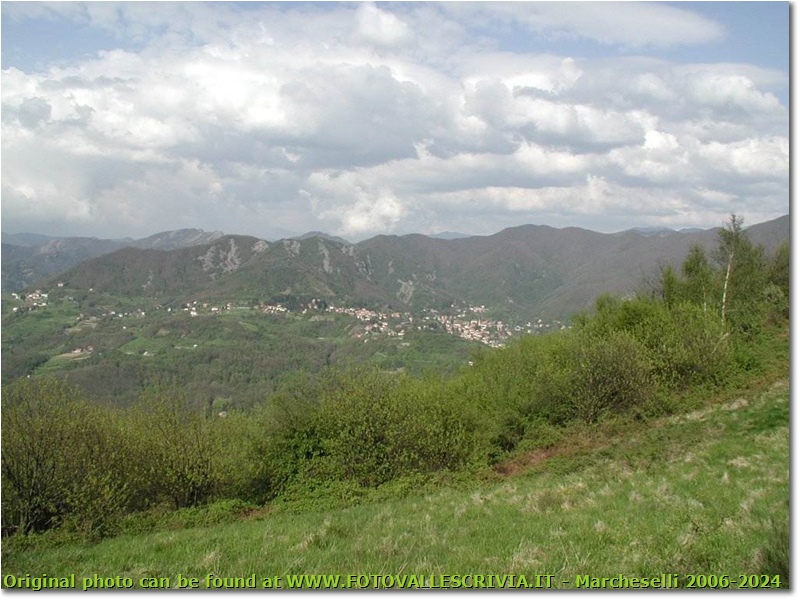 Savignone e la frazione Gabbie ai piedi del Pianetto dal M. Capellino - Savignone - <2001 - Panorami - Estate - Olympus Camedia 3000