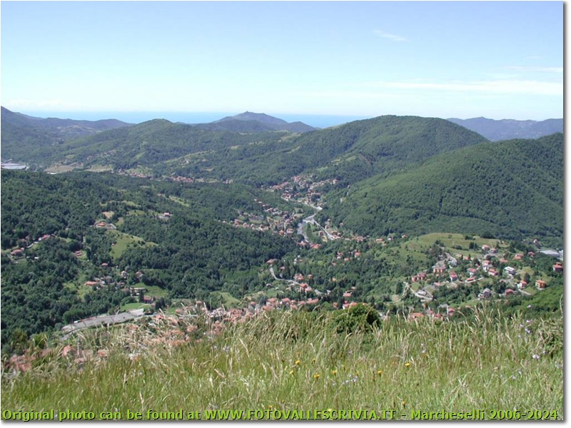 Savignone le sue frazioni e l'Alta Valle Scrivia dal M. Pianetto - Savignone - <2001 - Panorami - Estate - Olympus Camedia 3000
