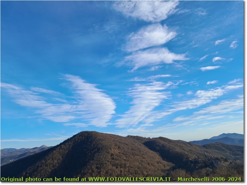 Sfilata di nubi sopra il Monte Vittoria - Savignone - 2023 - Panorami - Inverno - HTC One/Nokia C7/Samsung S7/S10