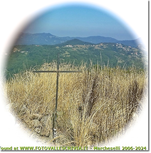 Una croce solitaria nel bosco dietro al Pianetto - Savignone - 2015 - Panorami - Estate - Canon Ixus 980 IS