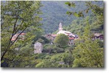 Fotografie ValBrevenna - Paesi - Panoramica sul paese di Tonno