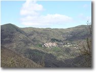 Fotografie ValBrevenna - Paesi - Uno dei tanti paesini di mezzacosta: Frazione Clavarezza in Val Brevenna