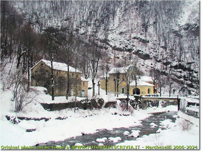 Valbrevenna : Santuario Madonna dell’Acqua sotto la neve - ValBrevenna - 2006 - Paesi - Inverno - Olympus Camedia 3000