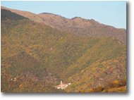 Foto ValBrevenna - Panorami - Frazione Pareto, ai piedi del monte Carmo