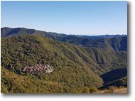 Foto ValBrevenna - Panorami - Il paese di Pareto e il mare a Levante