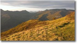 Fotografie ValBrevenna - Panorami - Nenno, Caserza, Valbrevenna e sullo sfondo Rocche del Reopasso (da M. Banca)