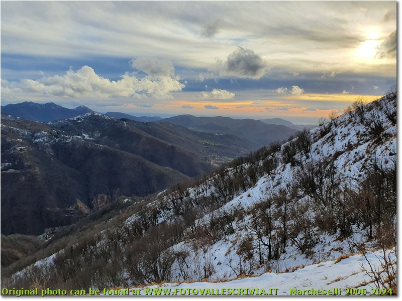 Panorama con neve sul sentireo tra Monte Proventino e Cerreta - ValBrevenna - 2021 - Panorami - Inverno - HTC One/Nokia C7/Samsung S7/S10