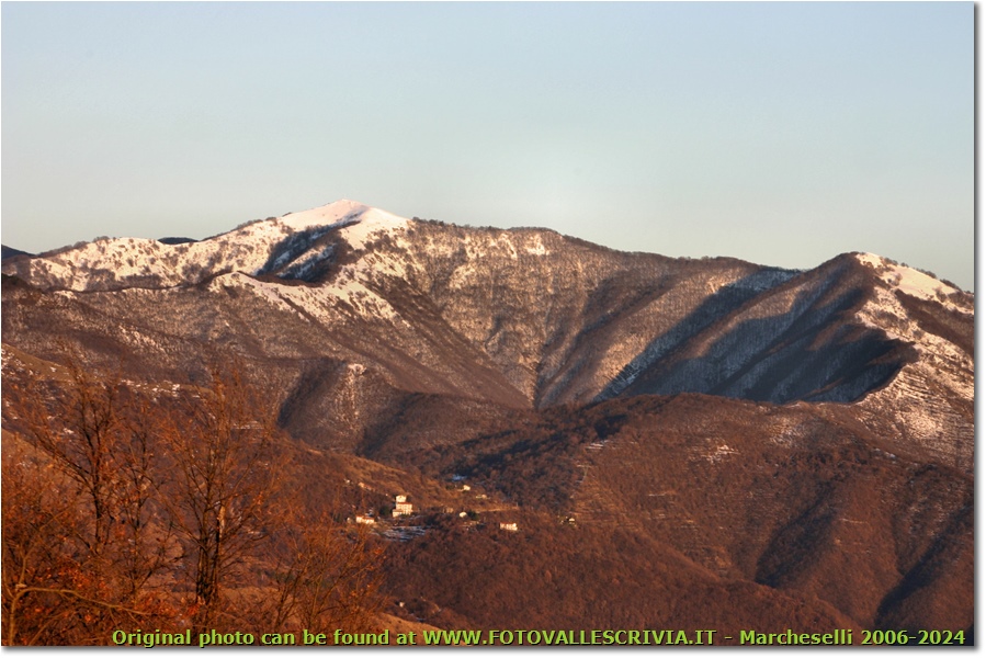 Tramonto invernale con neve sul Monte Antola  - ValBrevenna - 2009 - Panorami - Inverno - Canon EOS 300D